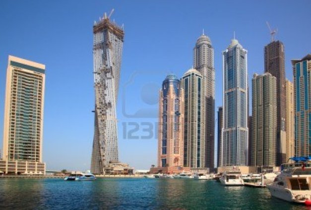 12754142-dubai-emiratos-arabes-unidos-09-de-marzo-2012-la-construccion-de-rascacielos-de-la-torre-infinity-de